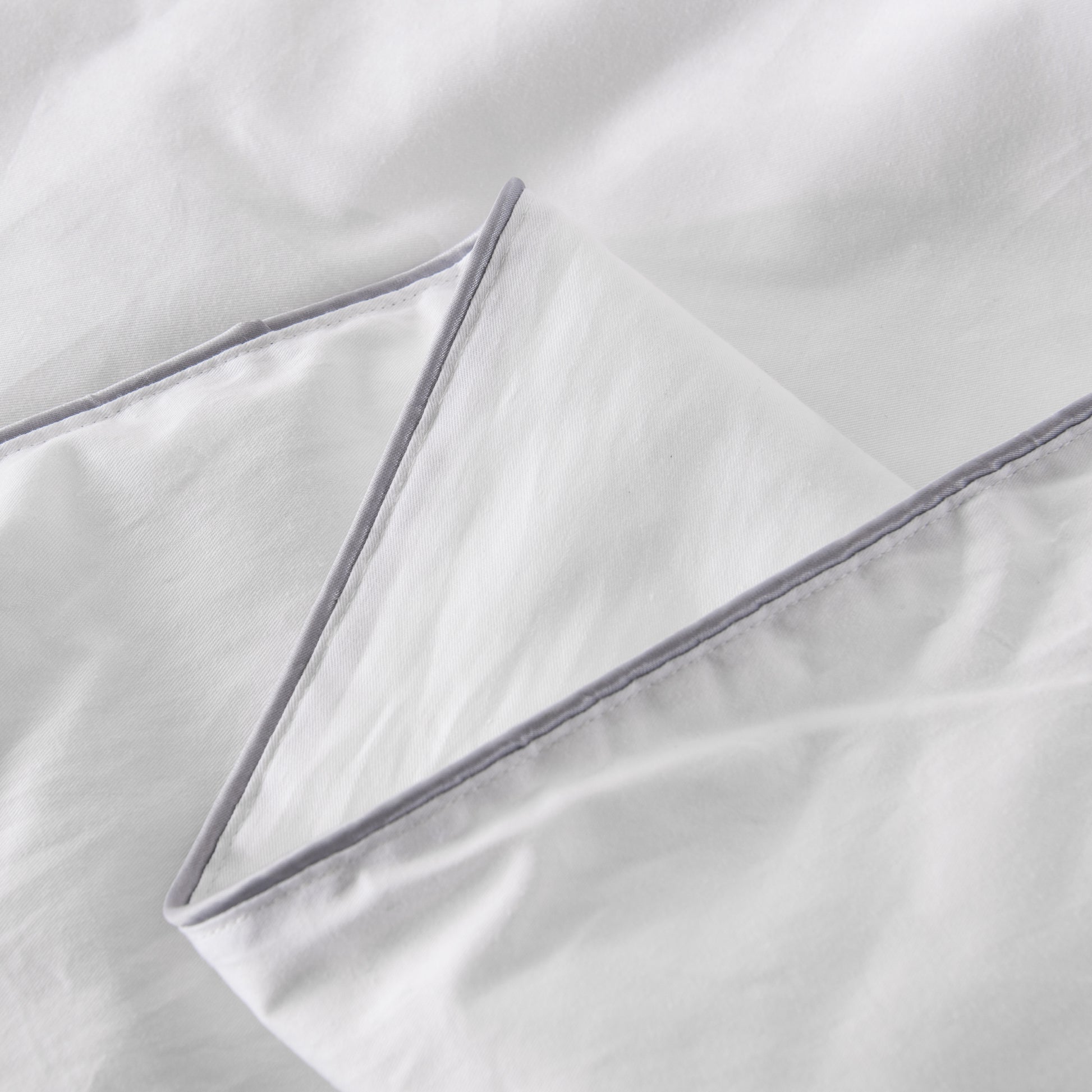 Silk Duvet Insert, Luxury Bedding, Silk Comforter, Soft Duvet, Hypoallergenic Duvet, King Silk Duvet, Queen Silk Duvet, Twin Silk Duvet, Lightweight Duvet, All-Season Duvet, Premium Duvet Insert, Breathable Bedding, Natural Silk, Bedding Essentials, Cozy Duvet Insert, Elegant Duvet, Durable Silk Duvet, Home Decor, Bedding Collection, Comfortable Duvet.