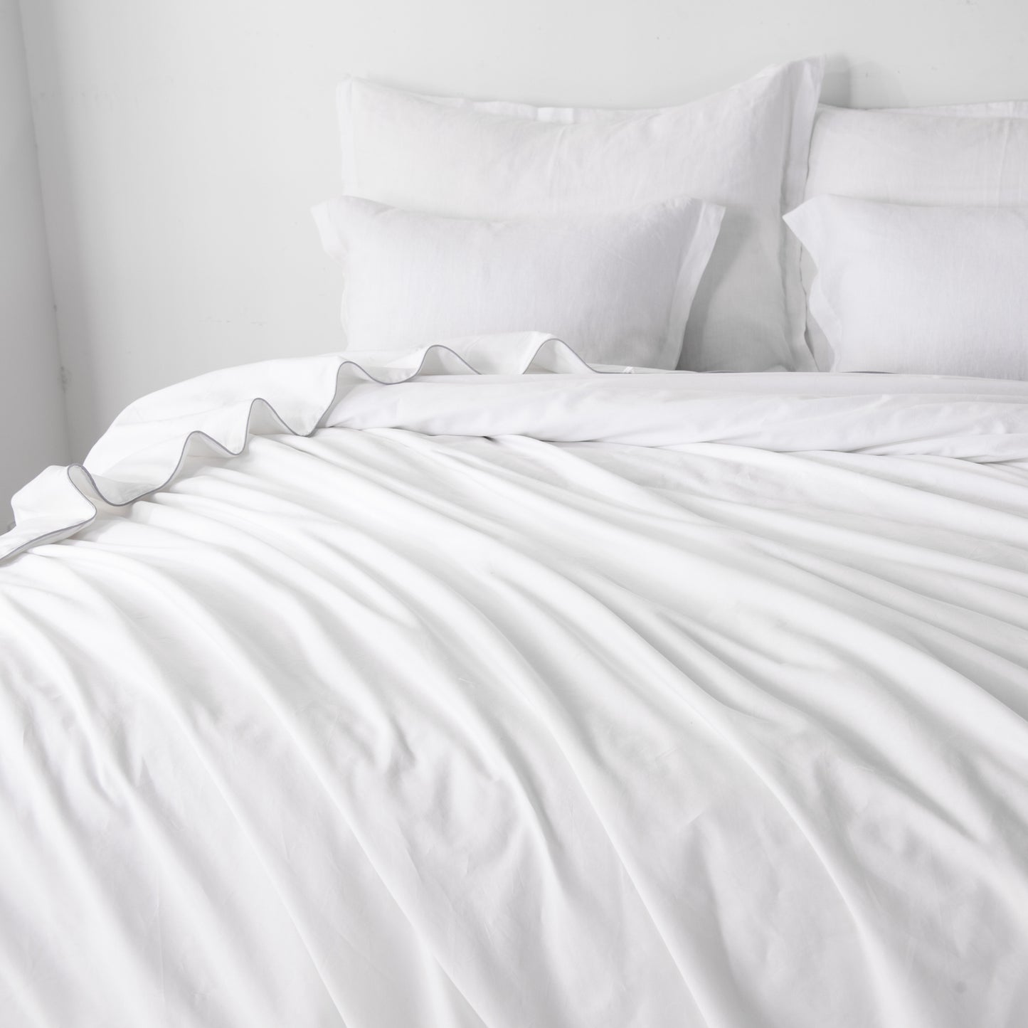 Silk Duvet Insert, Luxury Bedding, Silk Comforter, Soft Duvet, Hypoallergenic Duvet, King Silk Duvet, Queen Silk Duvet, Twin Silk Duvet, Lightweight Duvet, All-Season Duvet, Premium Duvet Insert, Breathable Bedding, Natural Silk, Bedding Essentials, Cozy Duvet Insert, Elegant Duvet, Durable Silk Duvet, Home Decor, Bedding Collection, Comfortable Duvet.