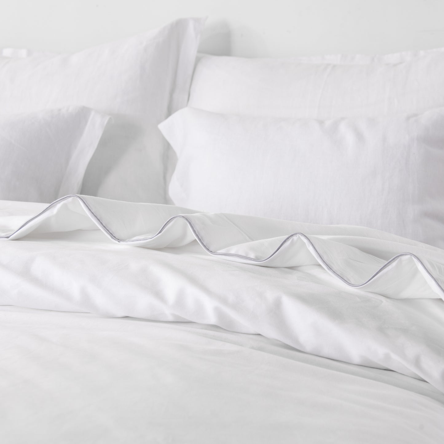 Silk Duvet Insert, Luxury Bedding, Silk Comforter, Soft Duvet, Hypoallergenic Duvet, King Silk Duvet, Queen Silk Duvet, Twin Silk Duvet, Lightweight Duvet, All-Season Duvet, Premium Duvet Insert, Breathable Bedding, Natural Silk, Bedding Essentials, Cozy Duvet Insert, Elegant Duvet, Durable Silk Duvet, Home Decor, Bedding Collection, Comfortable Duvet.
