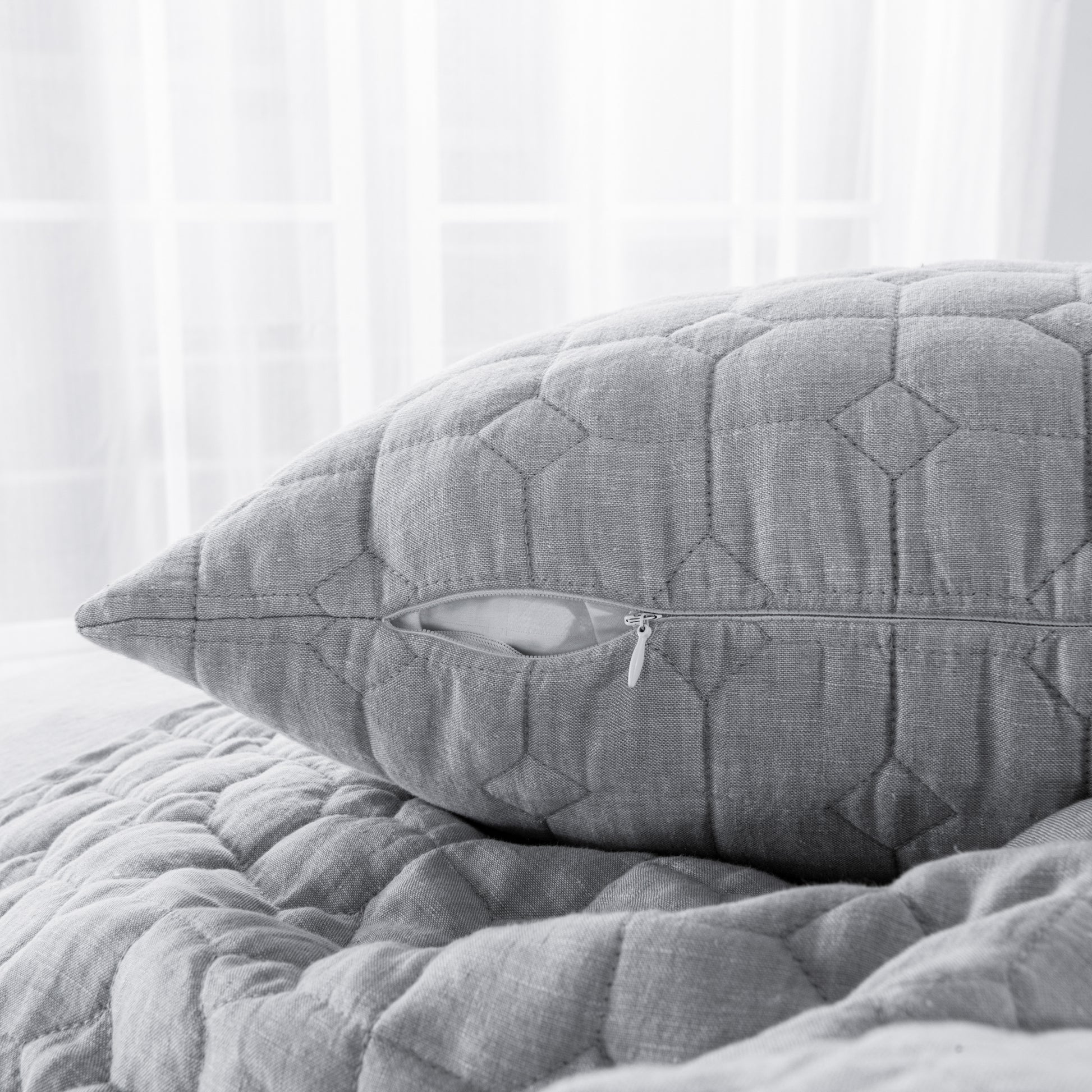 Hampton Quilt, Luxury Quilt, Quilted Bedding, Coastal Quilt, Elegant Quilt, Soft Quilt, Queen Quilt, King Quilt, Lightweight Quilt, Comfortable Quilt, Bedroom Essentials, Stylish Quilt,