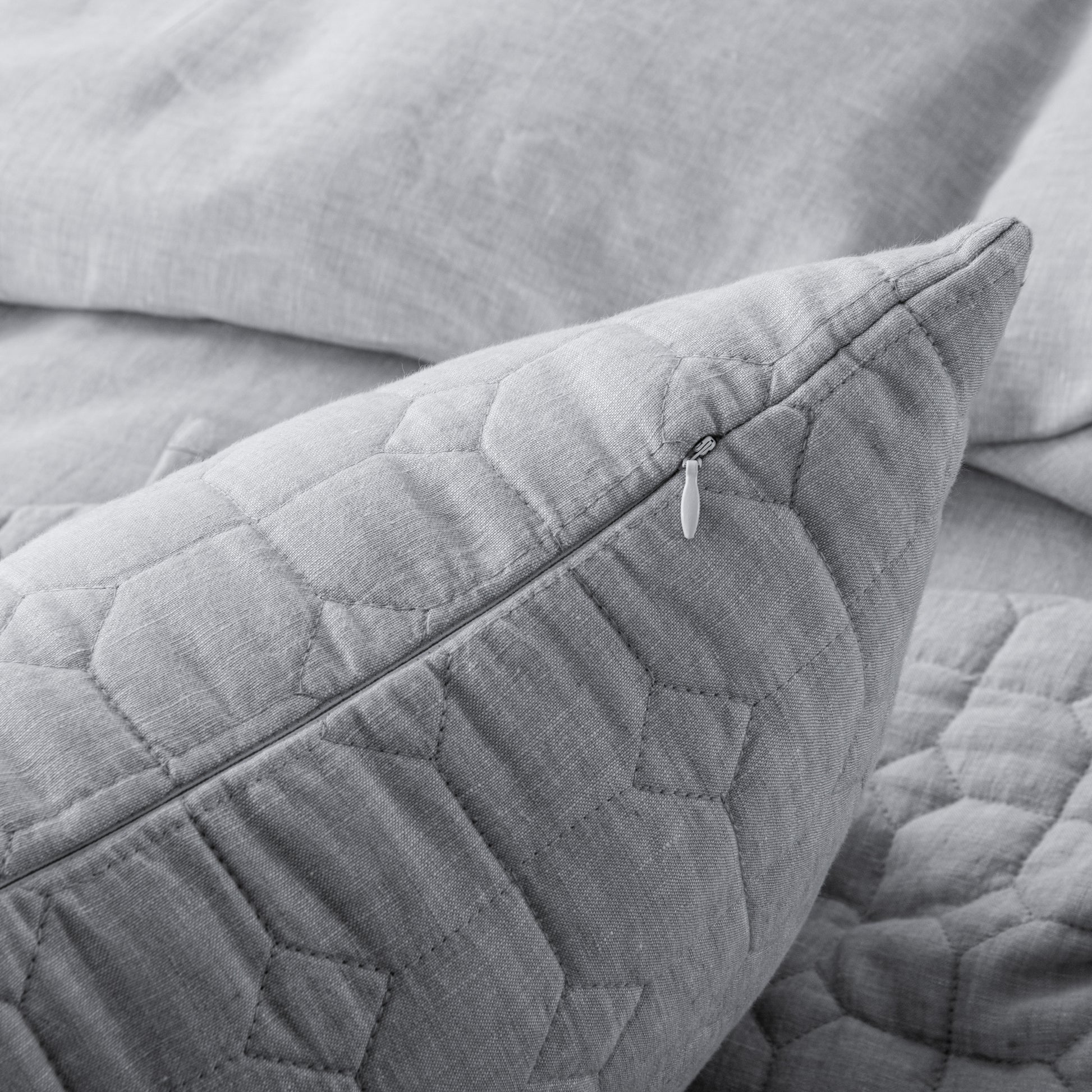 Hampton Quilt, Luxury Quilt, Quilted Bedding, Coastal Quilt, Elegant Quilt, Soft Quilt, Queen Quilt, King Quilt, Lightweight Quilt, Comfortable Quilt, Bedroom Essentials, Stylish Quilt,