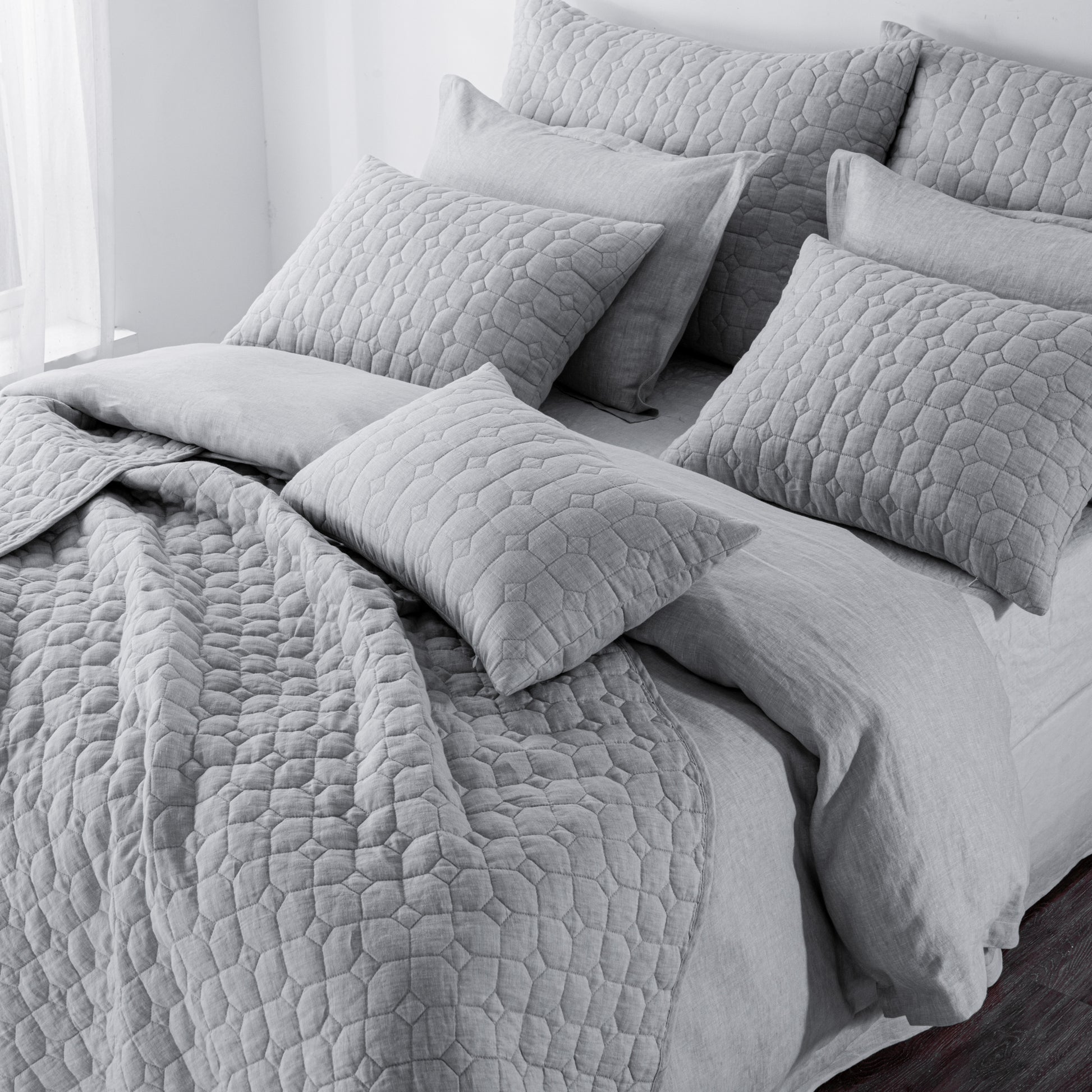 Hampton Quilt, Luxury Quilt, Quilted Bedding, Coastal Quilt, Elegant Quilt, Soft Quilt, Queen Quilt, King Quilt, Lightweight Quilt, Comfortable Quilt, Bedroom Essentials, Stylish Quilt,