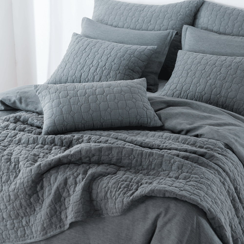 Hampton Quilt, Luxury Quilt, Quilted Bedding, Coastal Quilt, Elegant Quilt, Soft Quilt, Queen Quilt, King Quilt, Lightweight Quilt, Comfortable Quilt, Bedroom Essentials, Stylish Quilt,