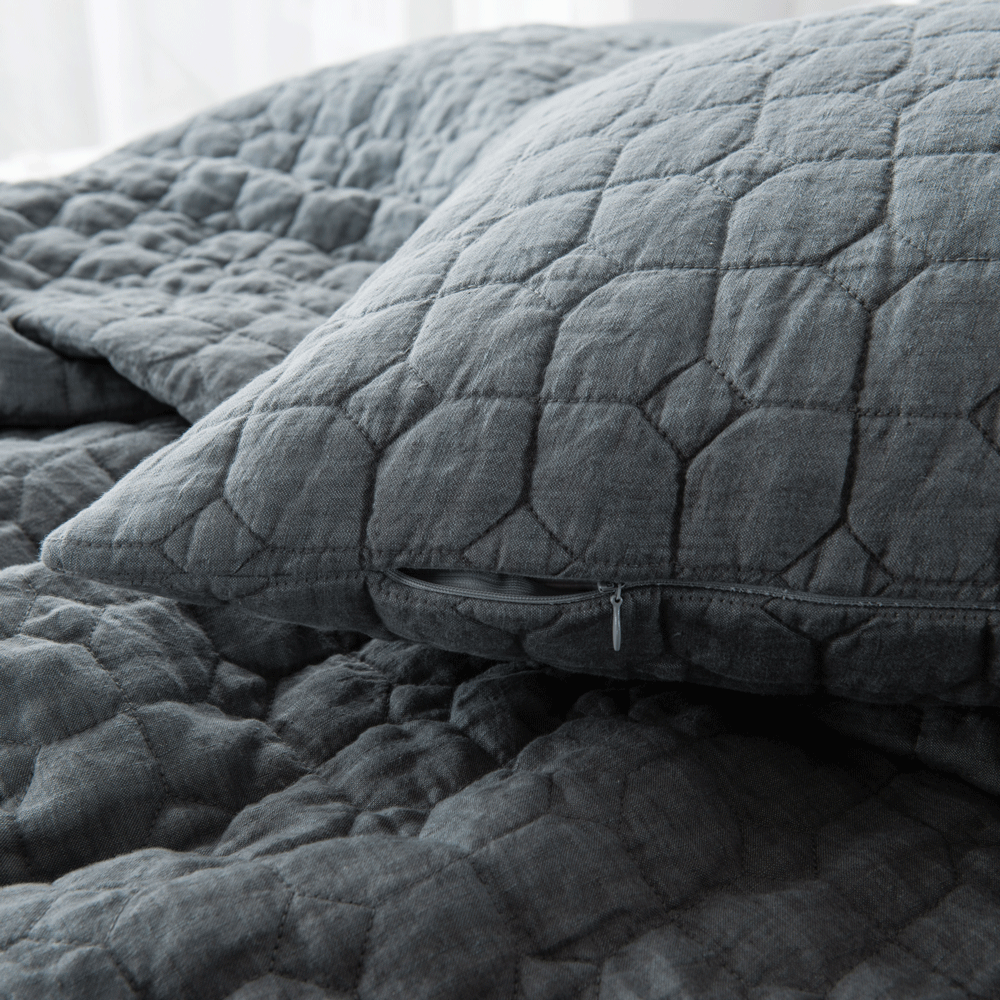 Hampton Quilt, Luxury Quilt, Quilted Bedding, Coastal Quilt, Elegant Quilt, Soft Quilt, Queen Quilt, King Quilt, Lightweight Quilt, Comfortable Quilt, Bedroom Essentials, Stylish Quilt,