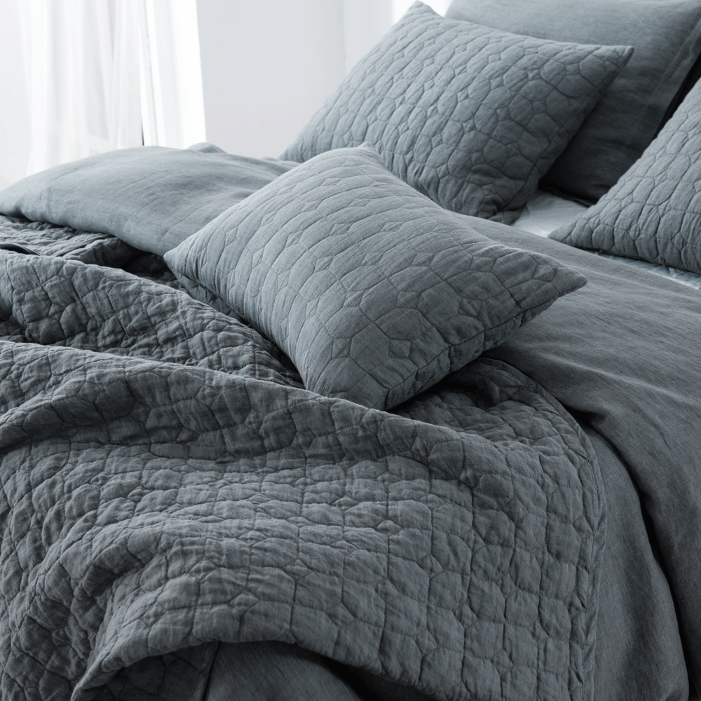 Hampton Quilt, Luxury Quilt, Quilted Bedding, Coastal Quilt, Elegant Quilt, Soft Quilt, Queen Quilt, King Quilt, Lightweight Quilt, Comfortable Quilt, Bedroom Essentials, Stylish Quilt,