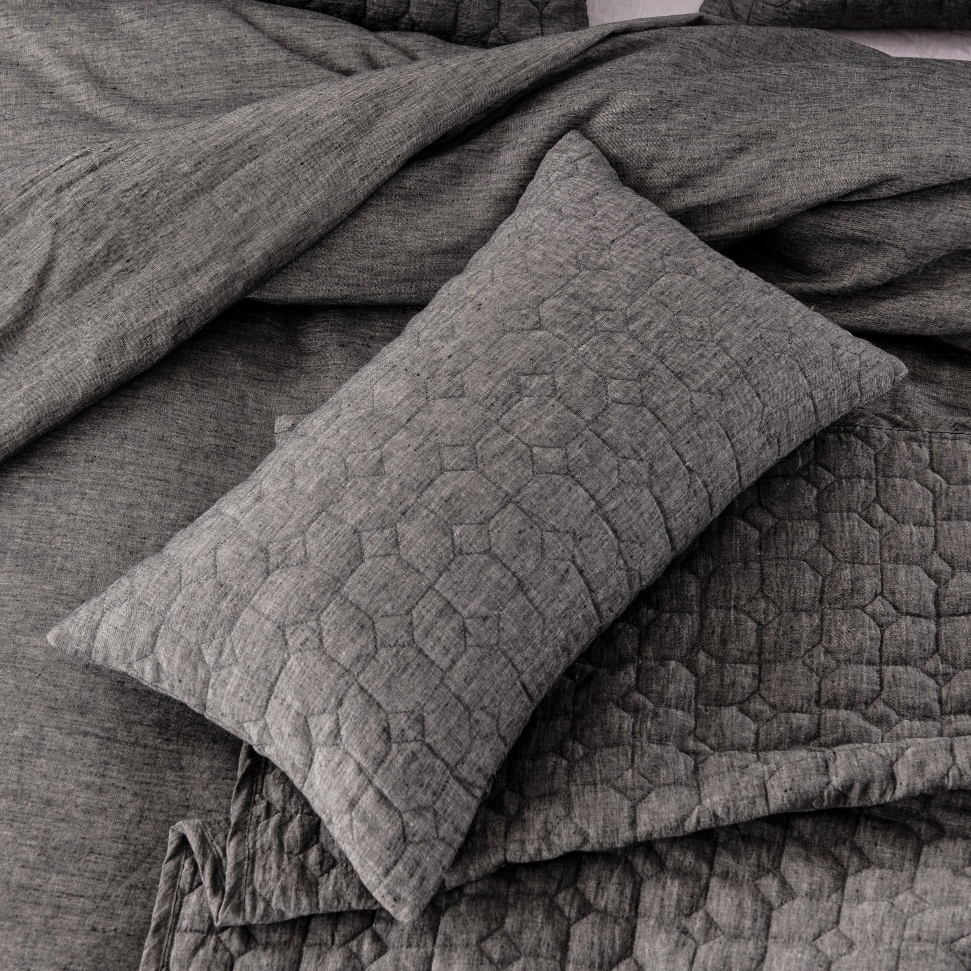 Hampton Quilt, Luxury Quilt, Quilted Bedding, Coastal Quilt, Elegant Quilt, Soft Quilt, Queen Quilt, King Quilt, Lightweight Quilt, Comfortable Quilt, Bedroom Essentials, Stylish Quilt,