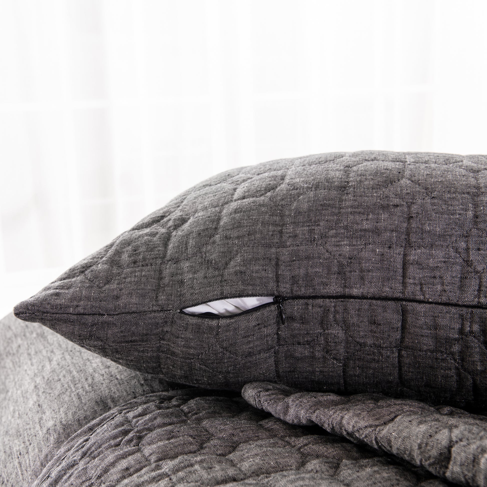 Hampton Quilt, Luxury Quilt, Quilted Bedding, Coastal Quilt, Elegant Quilt, Soft Quilt, Queen Quilt, King Quilt, Lightweight Quilt, Comfortable Quilt, Bedroom Essentials, Stylish Quilt,