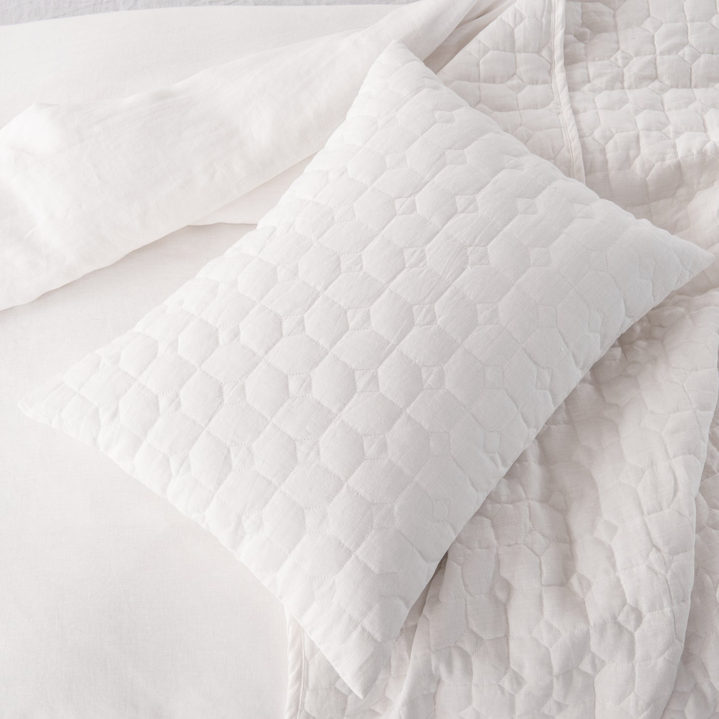 Hampton Quilt, Luxury Quilt, Quilted Bedding, Coastal Quilt, Elegant Quilt, Soft Quilt, Queen Quilt, King Quilt, Lightweight Quilt, Comfortable Quilt, Bedroom Essentials, Stylish Quilt,