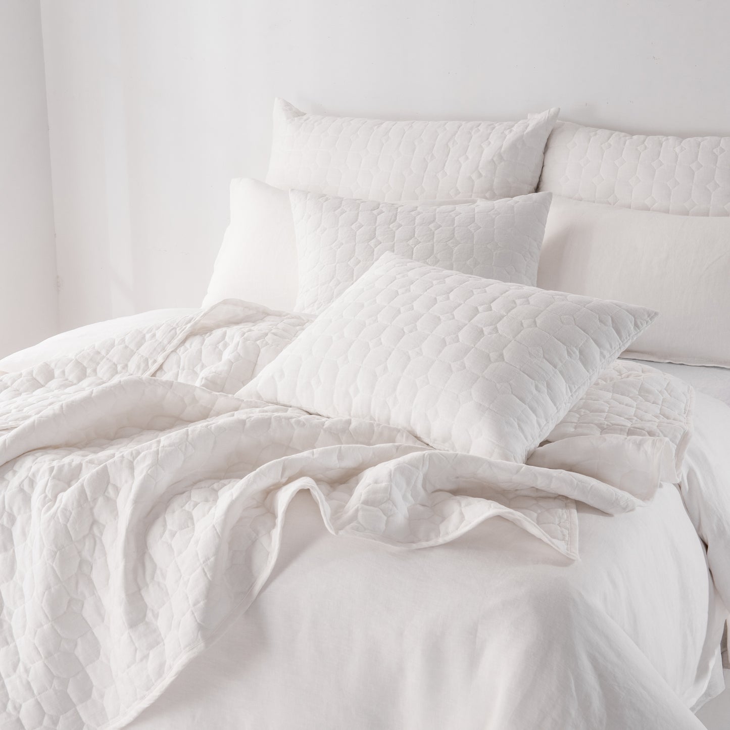 Hampton Quilt, Luxury Quilt, Quilted Bedding, Coastal Quilt, Elegant Quilt, Soft Quilt, Queen Quilt, King Quilt, Lightweight Quilt, Comfortable Quilt, Bedroom Essentials, Stylish Quilt,