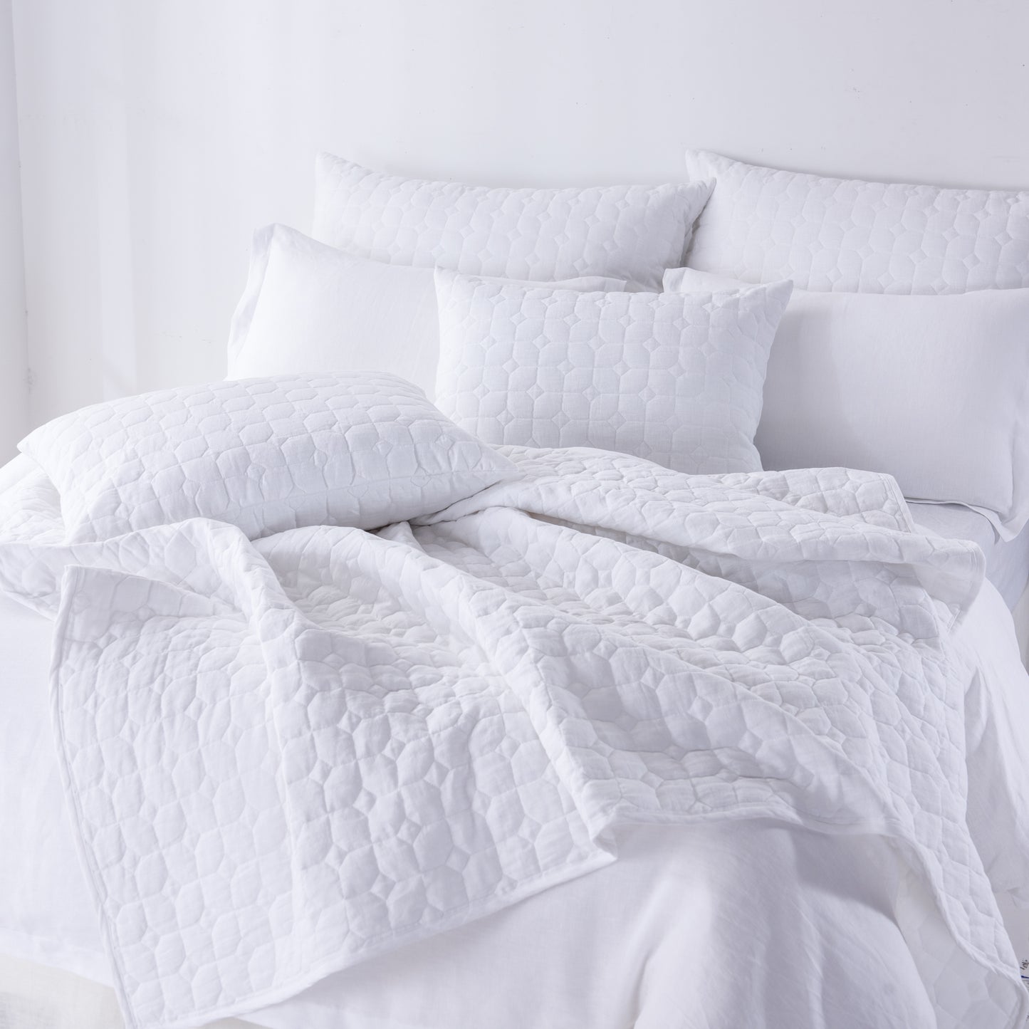 Hampton Coverlet, Luxury Bedding, Quilted Coverlet, Bedspread, Coastal Decor, Elegant Coverlet, Soft Coverlet Queen Coverlet, King Coverlet, Lightweight Bedding, Comfortable Coverlet, Bedroom Essentials, Stylish Coverlet, Modern Bedding, Durable Coverlet, Beach House Bedding, Classic Coverlet, Premium Coverlet, Home Decor, Hampton Style Bedding,