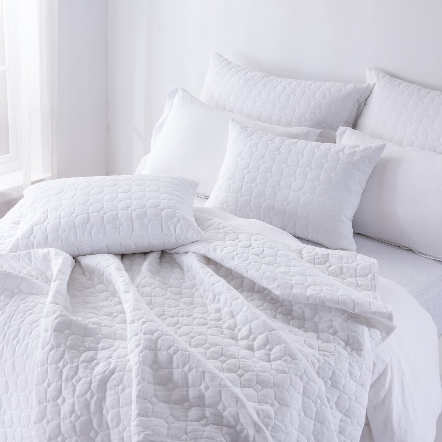 Hampton Quilt, Luxury Quilt, Quilted Bedding, Coastal Quilt, Elegant Quilt, Soft Quilt, Queen Quilt, King Quilt, Lightweight Quilt, Comfortable Quilt, Bedroom Essentials, Stylish Quilt,