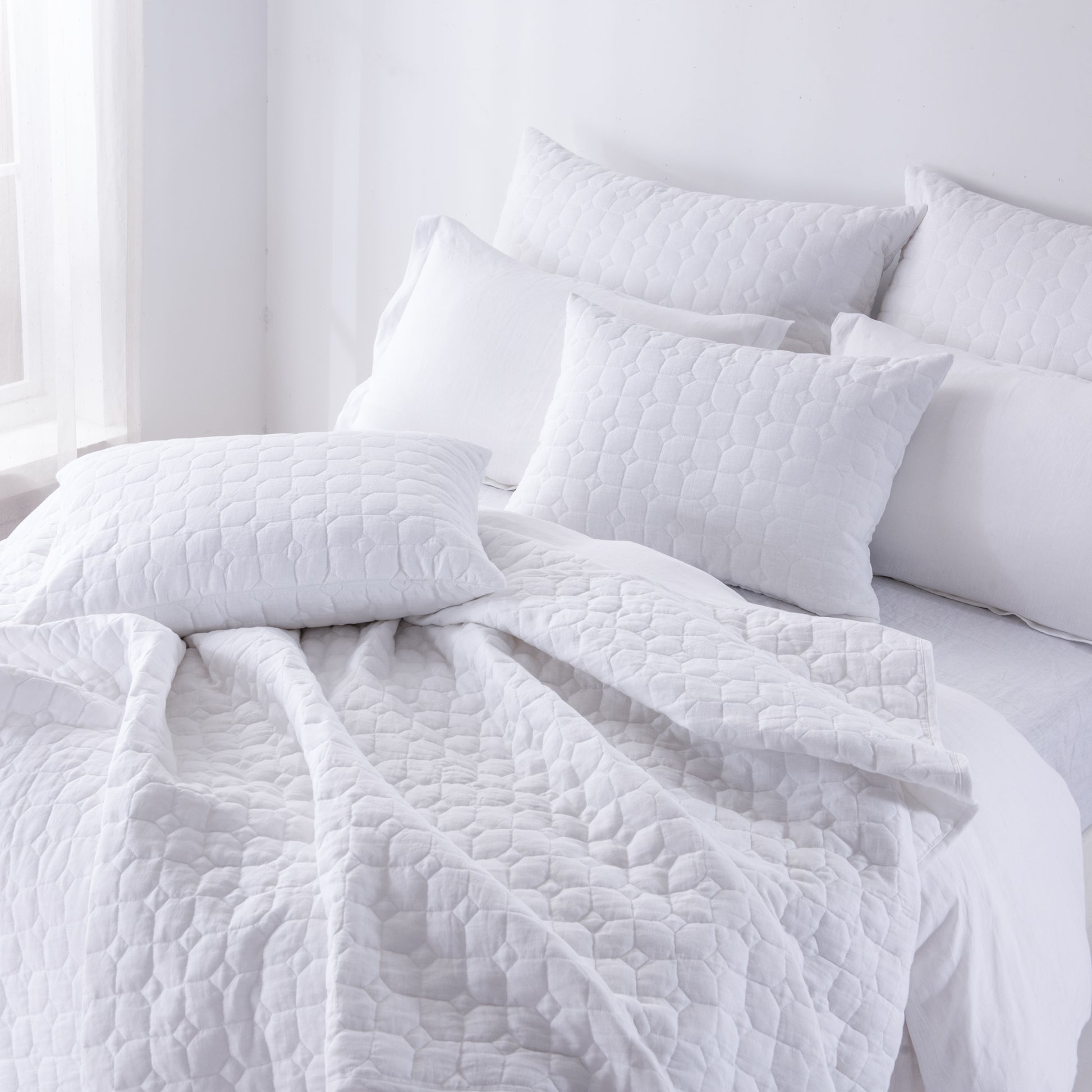 Hampton Quilt, Luxury Quilt, Quilted Bedding, Coastal Quilt, Elegant Quilt, Soft Quilt, Queen Quilt, King Quilt, Lightweight Quilt, Comfortable Quilt, Bedroom Essentials, Stylish Quilt,