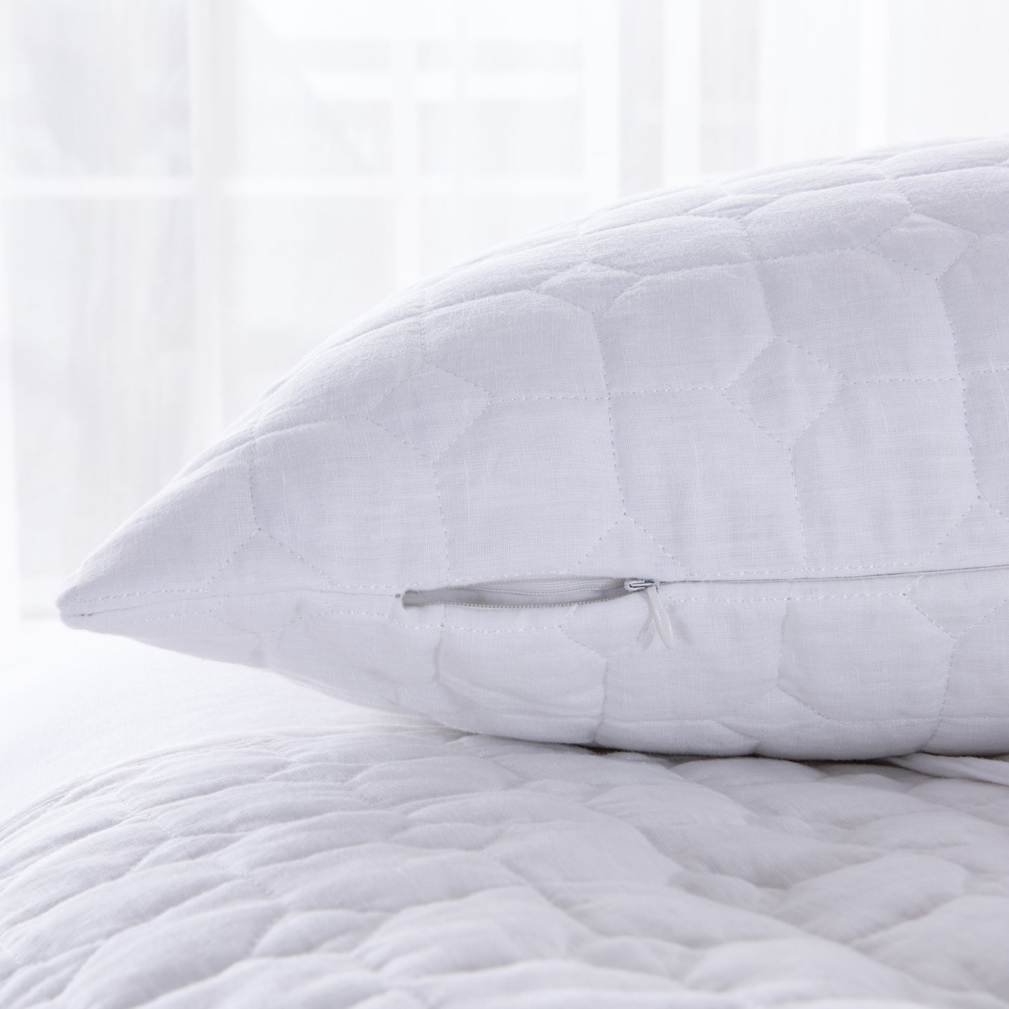 Hampton Quilt, Luxury Quilt, Quilted Bedding, Coastal Quilt, Elegant Quilt, Soft Quilt, Queen Quilt, King Quilt, Lightweight Quilt, Comfortable Quilt, Bedroom Essentials, Stylish Quilt,