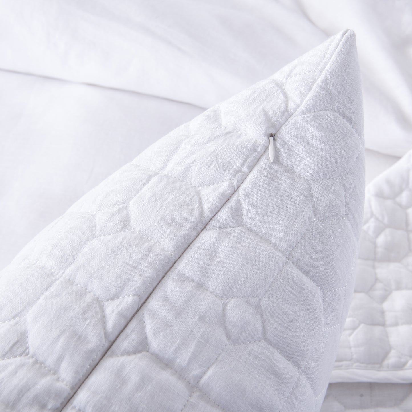 Hampton Quilt, Luxury Quilt, Quilted Bedding, Coastal Quilt, Elegant Quilt, Soft Quilt, Queen Quilt, King Quilt, Lightweight Quilt, Comfortable Quilt, Bedroom Essentials, Stylish Quilt,