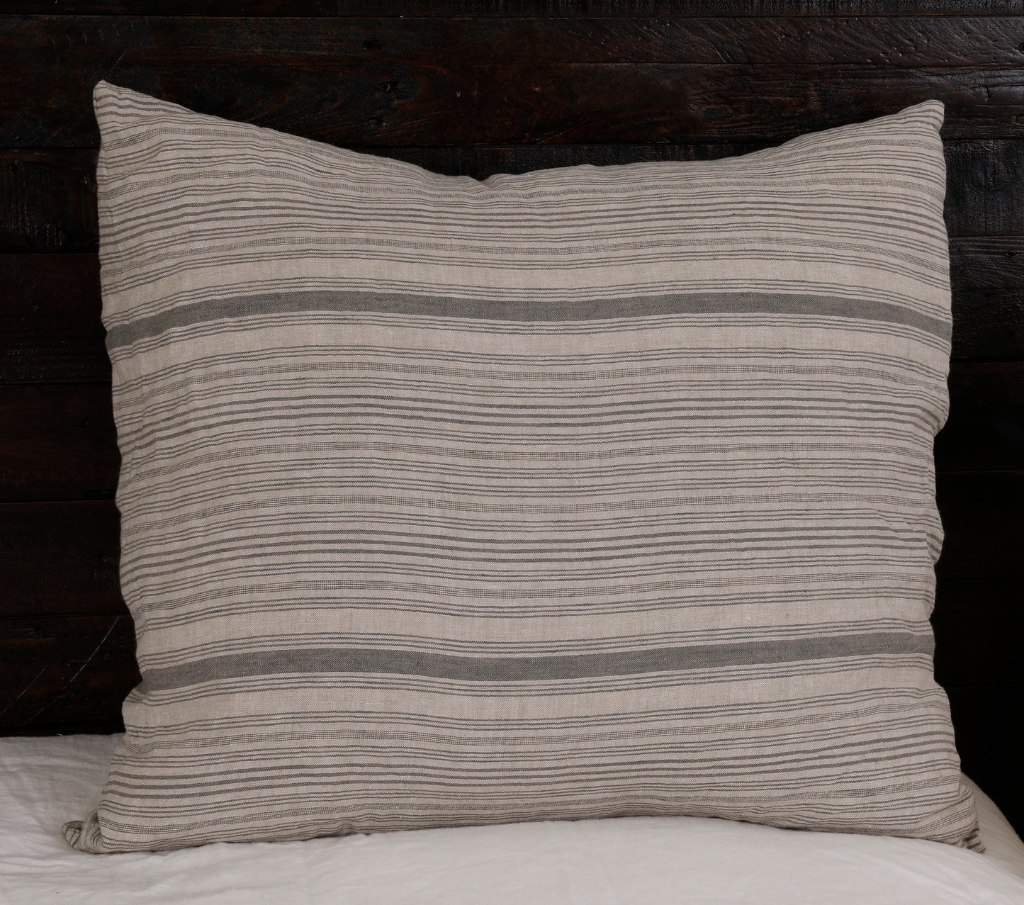 Home decor, Bedroom, Cushion, Throw pillow, Accent pillow, Decorative pillow, Sofa accessory, Comfort, Interior design, Living room, Cozy, Soft furnishings, Pillow cover, Pillowcase, Fluffy, Rest, Sleep, Relaxation, Patterned pillow, Solid color pillow,