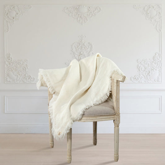 How to Make a Bedroom Feel Vintage and Luxurious at the Same Time