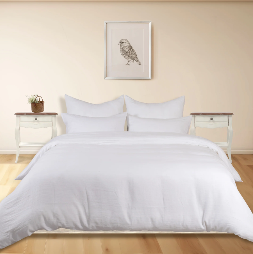 What is the main difference between a duvet and a comforter?